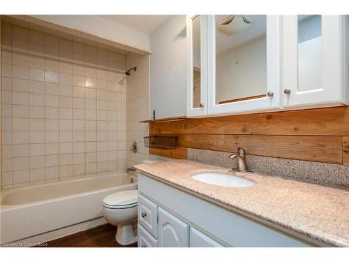 26 Summit Avenue, Kitchener, ON - Indoor Photo Showing Bathroom