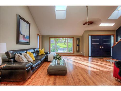 1031 West River Road, Cambridge, ON - Indoor Photo Showing Living Room