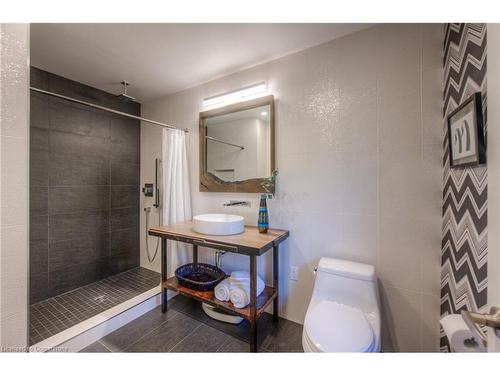 1031 West River Road, Cambridge, ON - Indoor Photo Showing Bathroom