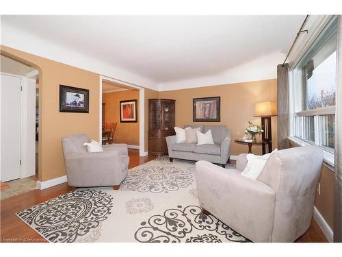 69 Woodward Avenue, Kitchener, ON - Indoor Photo Showing Living Room