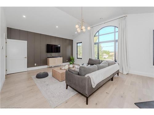 2143 Bleams Road, Wilmot Township, ON - Indoor Photo Showing Living Room