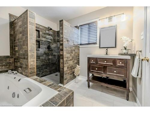 674 Mortimer Drive, Cambridge, ON - Indoor Photo Showing Bathroom