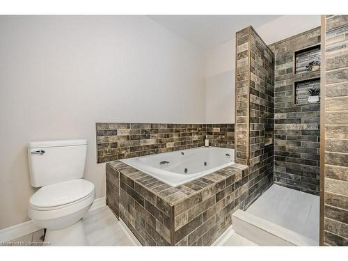 674 Mortimer Drive, Cambridge, ON - Indoor Photo Showing Bathroom