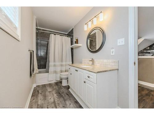 674 Mortimer Drive, Cambridge, ON - Indoor Photo Showing Bathroom