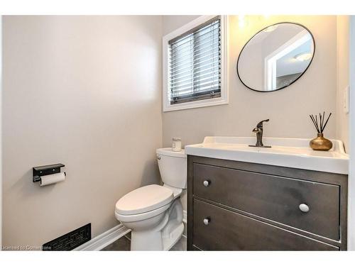 674 Mortimer Drive, Cambridge, ON - Indoor Photo Showing Bathroom