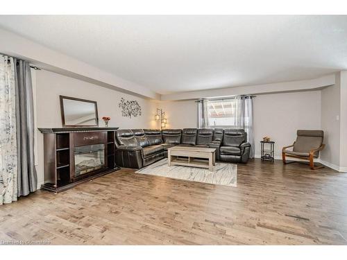 674 Mortimer Drive, Cambridge, ON - Indoor Photo Showing Living Room