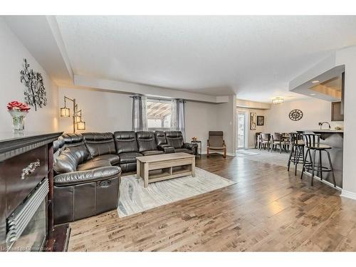 674 Mortimer Drive, Cambridge, ON - Indoor Photo Showing Living Room