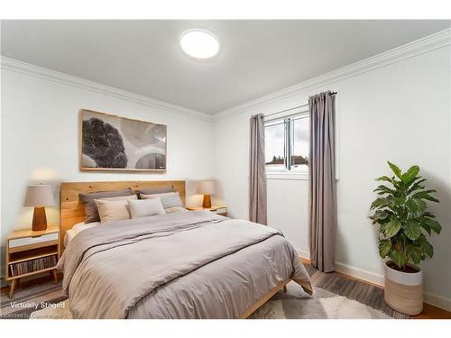 93 Lowrey Avenue S, Cambridge, ON - Indoor Photo Showing Bedroom