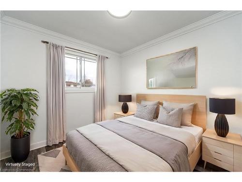 93 Lowrey Avenue S, Cambridge, ON - Indoor Photo Showing Bedroom