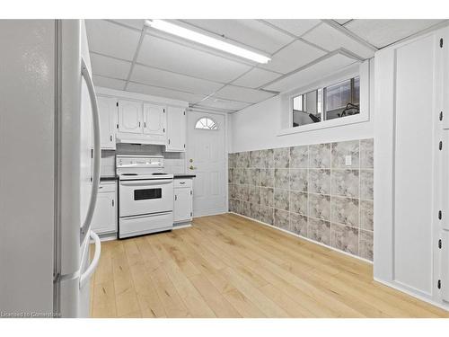 93 Lowrey Avenue S, Cambridge, ON - Indoor Photo Showing Kitchen