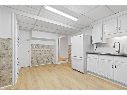 93 Lowrey Avenue S, Cambridge, ON - Indoor Photo Showing Kitchen