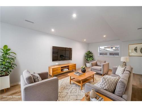 93 Lowrey Avenue S, Cambridge, ON - Indoor Photo Showing Living Room