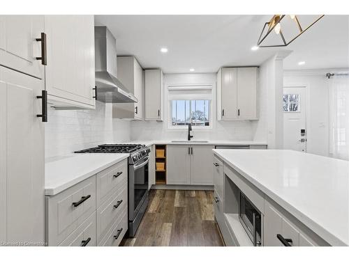 93 Lowrey Avenue S, Cambridge, ON - Indoor Photo Showing Kitchen With Upgraded Kitchen