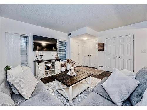 D-20 Sienna Street, Kitchener, ON - Indoor Photo Showing Living Room