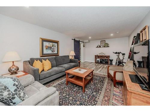 88 Springbank Crescent, Kitchener, ON - Indoor Photo Showing Living Room