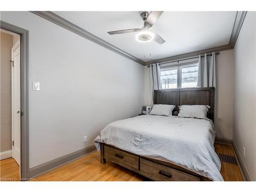 111 Spruce Street, Cambridge, ON - Indoor Photo Showing Bedroom