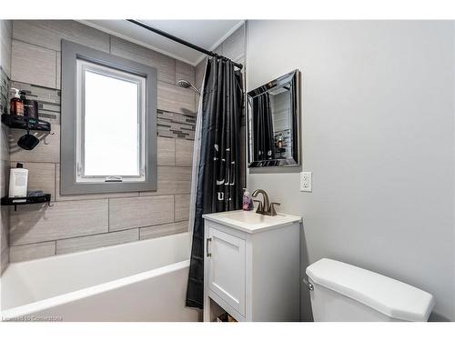 111 Spruce Street, Cambridge, ON - Indoor Photo Showing Bathroom