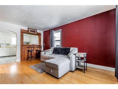 111 Spruce Street, Cambridge, ON - Indoor Photo Showing Living Room