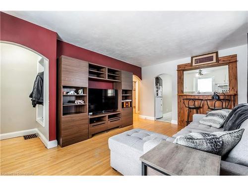 111 Spruce Street, Cambridge, ON - Indoor Photo Showing Living Room