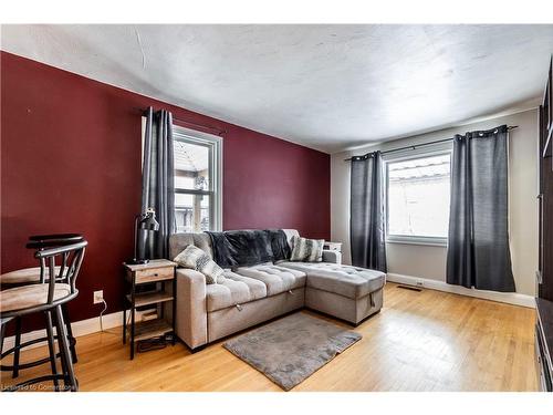 111 Spruce Street, Cambridge, ON - Indoor Photo Showing Living Room