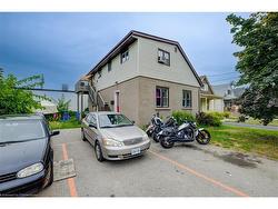 324 Maple Avenue  Kitchener, ON N2H 4X1