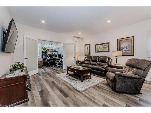 41-375 Mitchell Road S, Listowel, ON - Indoor Photo Showing Living Room