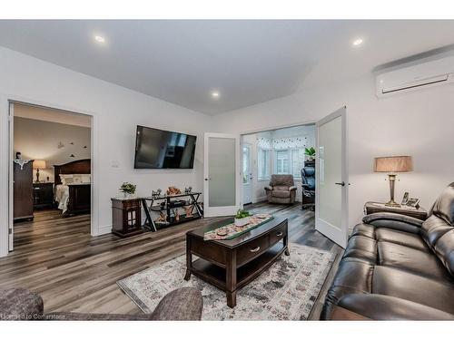 41-375 Mitchell Road S, Listowel, ON - Indoor Photo Showing Living Room