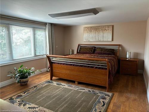 11 Belmont Avenue W, Kitchener, ON - Indoor Photo Showing Bedroom