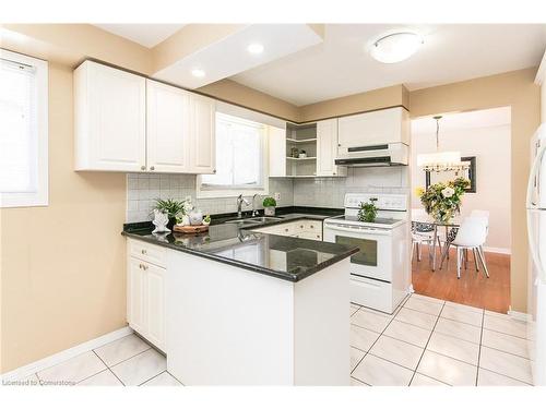 464 Hazel Street, Waterloo, ON - Indoor Photo Showing Kitchen