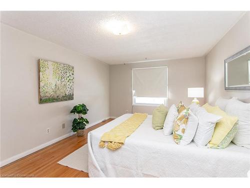 464 Hazel Street, Waterloo, ON - Indoor Photo Showing Bedroom