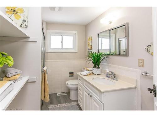 464 Hazel Street, Waterloo, ON - Indoor Photo Showing Bathroom