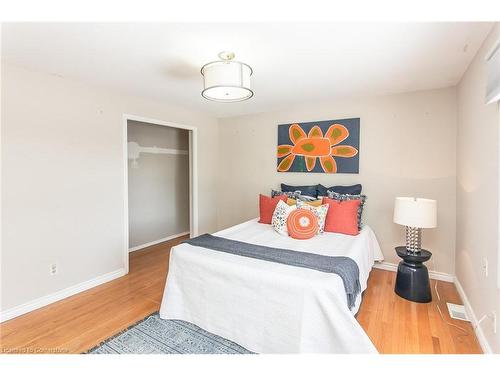 464 Hazel Street, Waterloo, ON - Indoor Photo Showing Bedroom