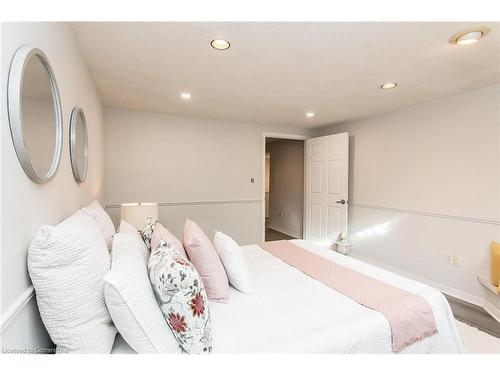 464 Hazel Street, Waterloo, ON - Indoor Photo Showing Bedroom