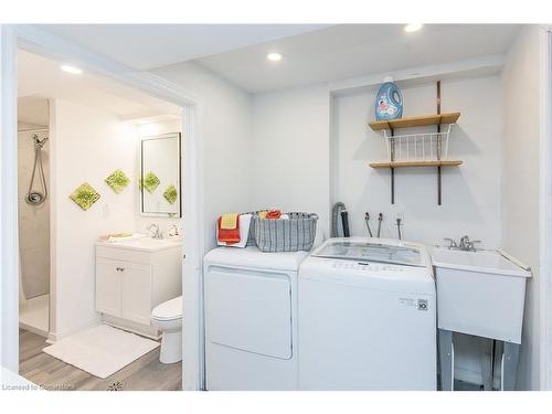 464 Hazel Street, Waterloo, ON - Indoor Photo Showing Laundry Room