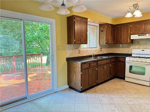 528 Havelock Drive, Waterloo, ON - Indoor Photo Showing Kitchen With Double Sink