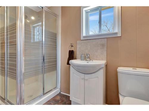 120 Grand Avenue S, Cambridge, ON - Indoor Photo Showing Bathroom