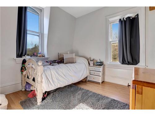 120 Grand Avenue S, Cambridge, ON - Indoor Photo Showing Bedroom