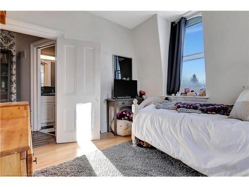 120 Grand Avenue S, Cambridge, ON - Indoor Photo Showing Bedroom