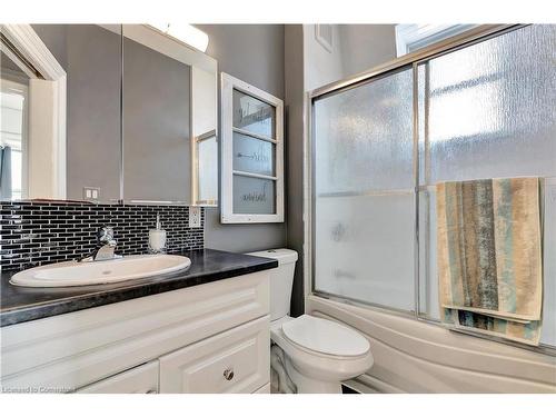 120 Grand Avenue S, Cambridge, ON - Indoor Photo Showing Bathroom