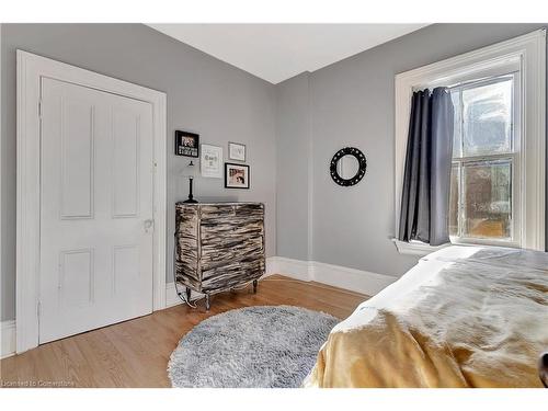 120 Grand Avenue S, Cambridge, ON - Indoor Photo Showing Bedroom