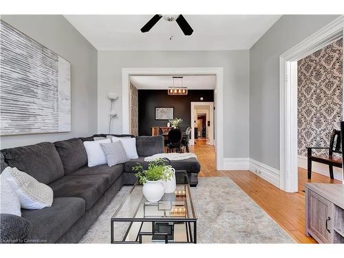 120 Grand Avenue S, Cambridge, ON - Indoor Photo Showing Living Room