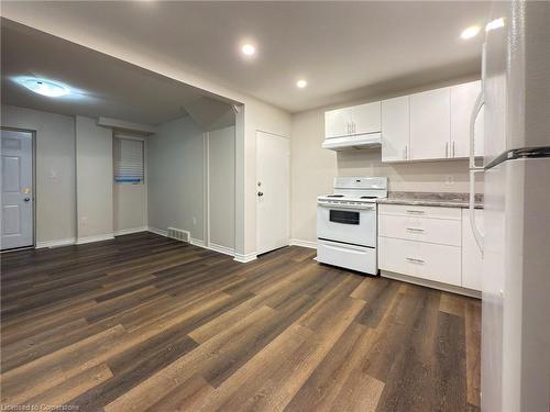 B-1202 King Street E, Cambridge, ON - Indoor Photo Showing Kitchen