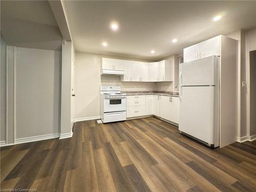 B-1202 King Street E, Cambridge, ON - Indoor Photo Showing Kitchen