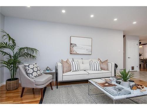 619 Rush Meadow Crescent, Kitchener, ON - Indoor Photo Showing Living Room