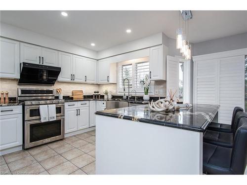 619 Rush Meadow Crescent, Kitchener, ON - Indoor Photo Showing Kitchen With Upgraded Kitchen