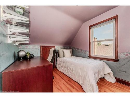 776 Rockway Drive, Kitchener, ON - Indoor Photo Showing Bedroom