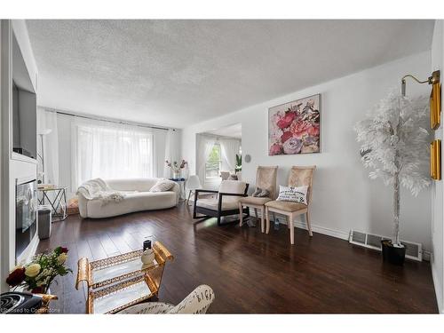 46 Calmcrest Drive, Kitchener, ON - Indoor Photo Showing Living Room