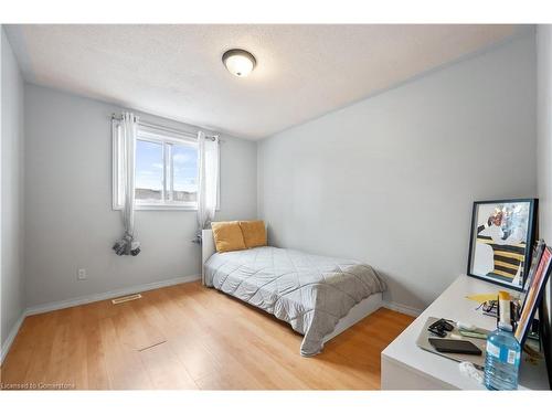 46 Calmcrest Drive, Kitchener, ON - Indoor Photo Showing Bedroom