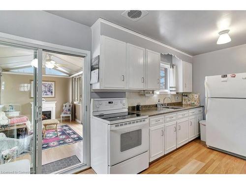 123 Tait Street, Cambridge, ON - Indoor Photo Showing Kitchen