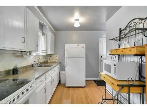 123 Tait Street, Cambridge, ON - Indoor Photo Showing Kitchen